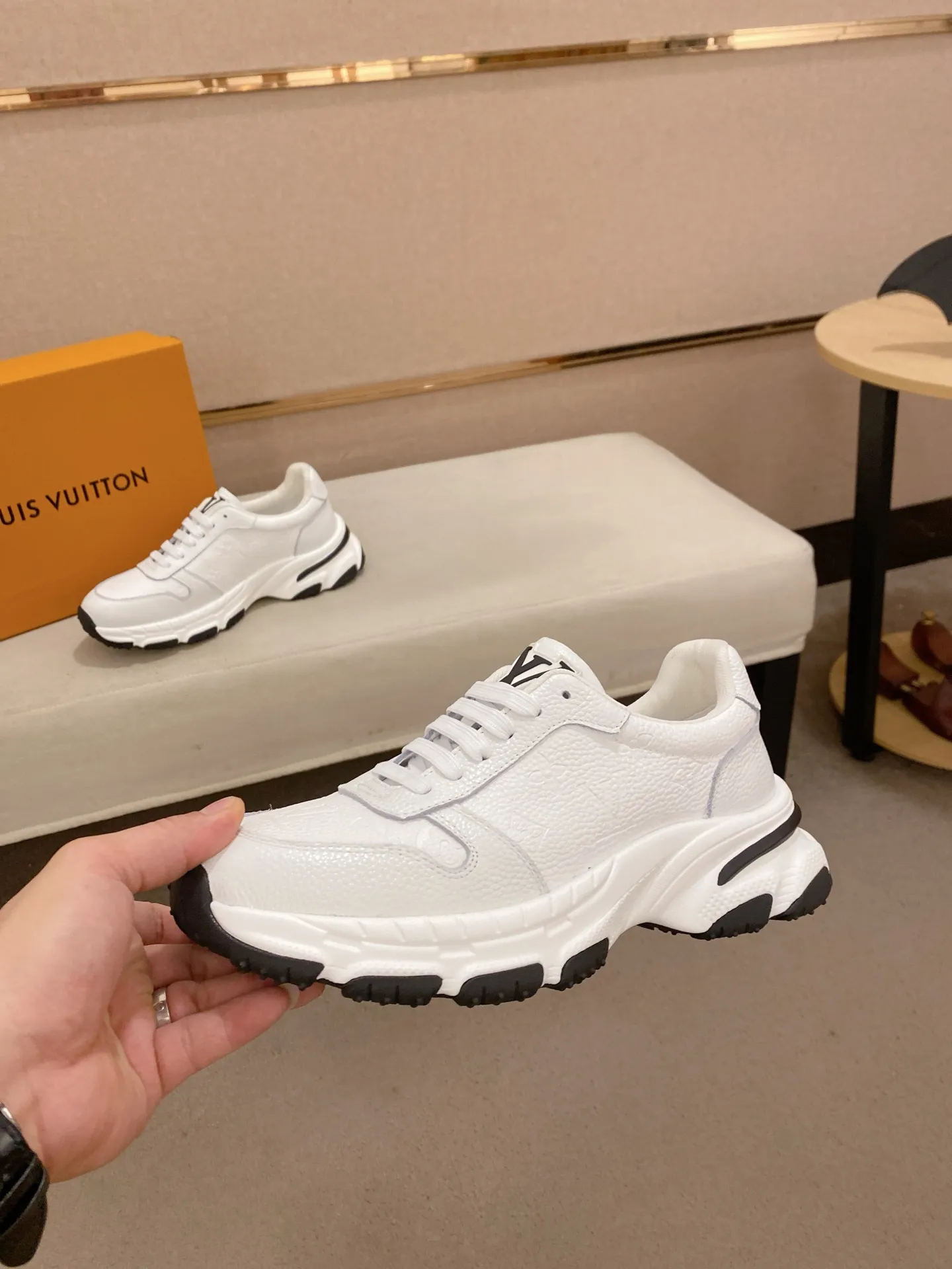 Men's shoes💰 442💰louis vuitton (Louis Vuitton/lv)🔍🔍The new counters are on sale at the same time. The uppers are imported from Italy. ⃣️Re-engraved🇮🇹💪💪, ⚠Sole: The original sole is specially provided by the original factory, the exclusive movable molded sole is super comfortable, ⚠Original and single goods 🔍high quality, you can enter and leave the counter at will, welcome to compare⚠. Code number: 38-44 (45/customized, non-refundable)